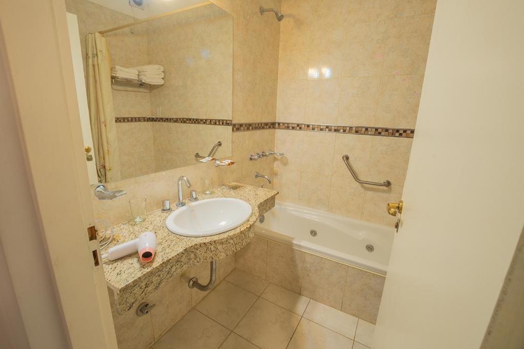 Apart Hotel Ayres De Termas 特尔马斯德里奥翁多 外观 照片